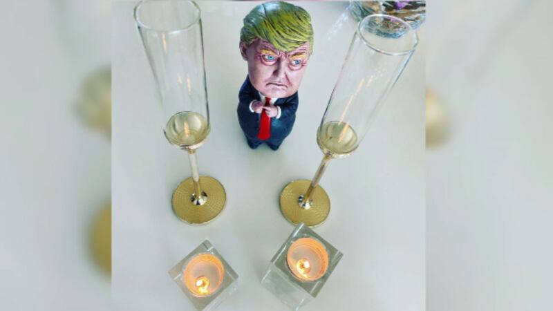 有心急的中国网民准备好了香槟,庆祝特朗普胜出。(志愿者提供/记者乔龙)