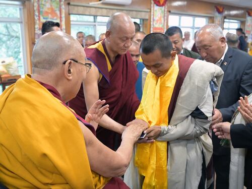 ༸གོང་ས་༸སྐྱབས་མགོན་ཆེན་པོ་མཆོག་གིས་དཀའ་ཁག་ཆེ་བའི་དུས་སྐབས་འདིར་༸རྒྱལ་དབང་རིན་པོ་ཆེ་ཡོད་བསམ་ནས་བློ་བདེ་པོ་བྱོས་ཞེས་མཇལ་བཅར་བ་ཚོར་བཀའ་སྩལ་མཛད་འདུག